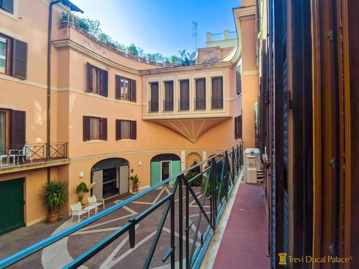 Trevi Ducal Palace Rome Bagian luar foto